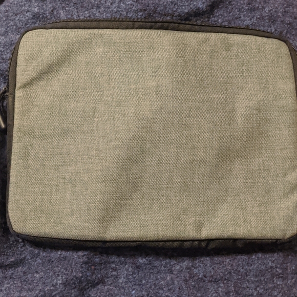 12 x 9 laptop or tablet ipad case - padded Targus laptop case with zipper and… - Picture 2 of 6